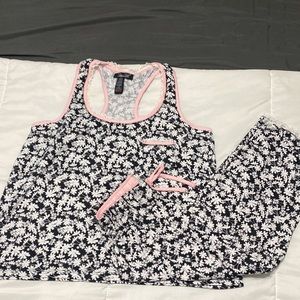 Black & White Floral Print Tank & Capri Pajama Set Small